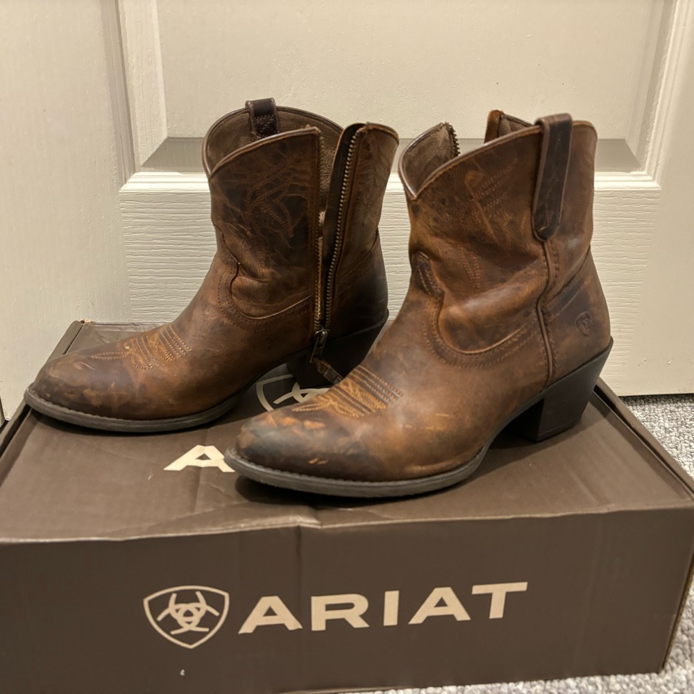 Ariat Darlin western boot in sassy brown